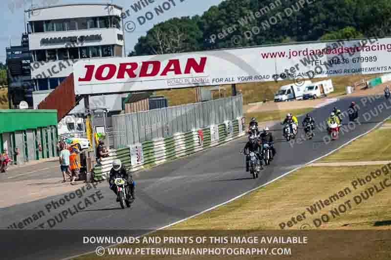 Vintage motorcycle club;eventdigitalimages;mallory park;mallory park trackday photographs;no limits trackdays;peter wileman photography;trackday digital images;trackday photos;vmcc festival 1000 bikes photographs